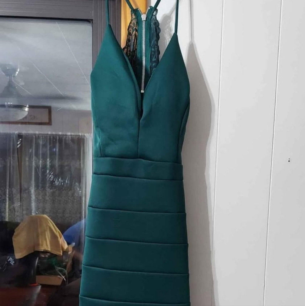 Formal Dress - Picture 2 of 3